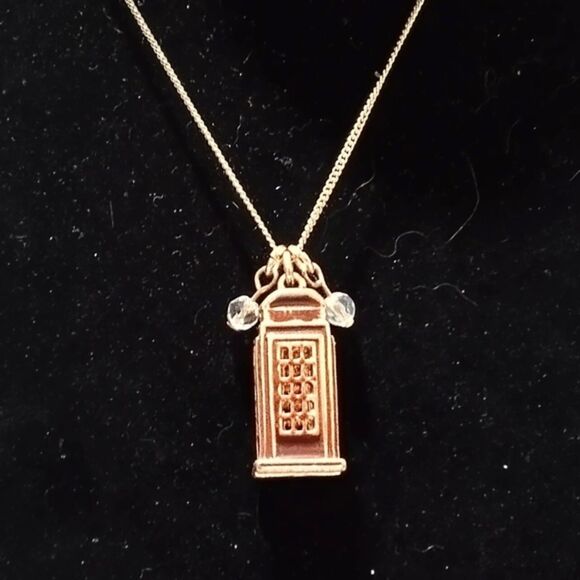 Vintage Red Enameled Gold Tone British London Phone Booth Pendant Necklace - Picture 1 of 7